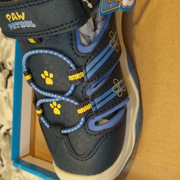 *NEW IN BOX* Paw Patrol Shoes by Nickelodeon with blue flashing lights, size 11 - Picture 3 of 13